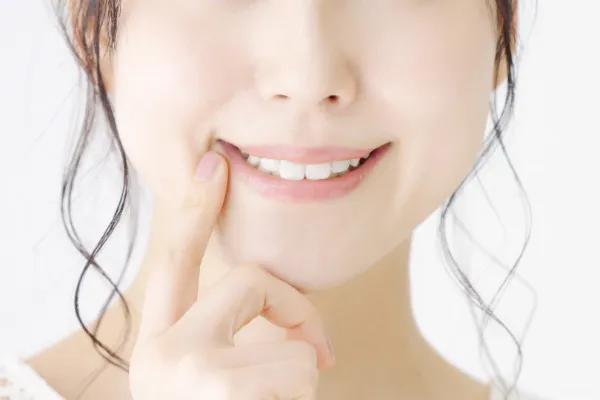 歯の色はお顔の印象を左右します